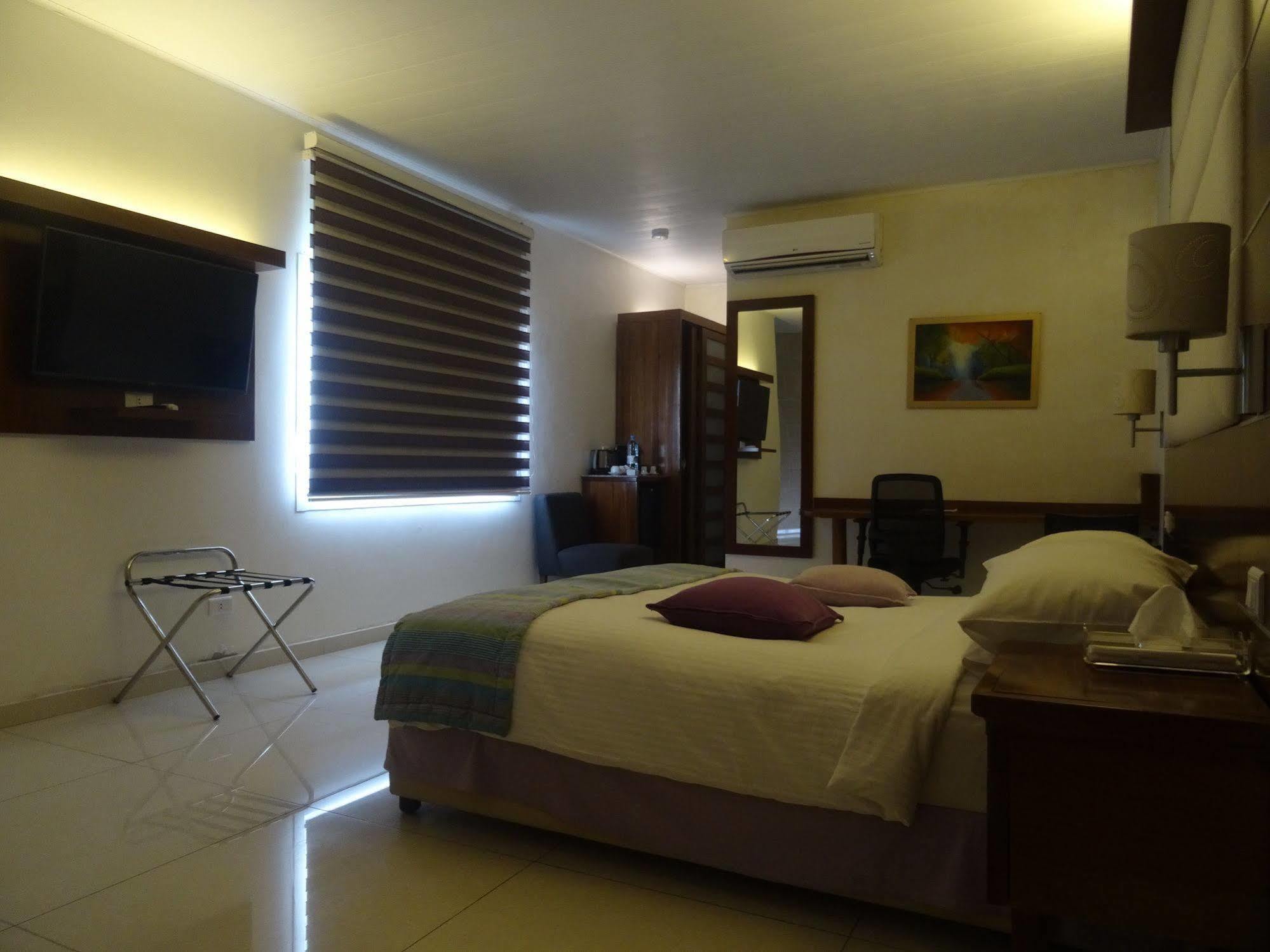 The Hub Hotel New England Екстер'єр фото